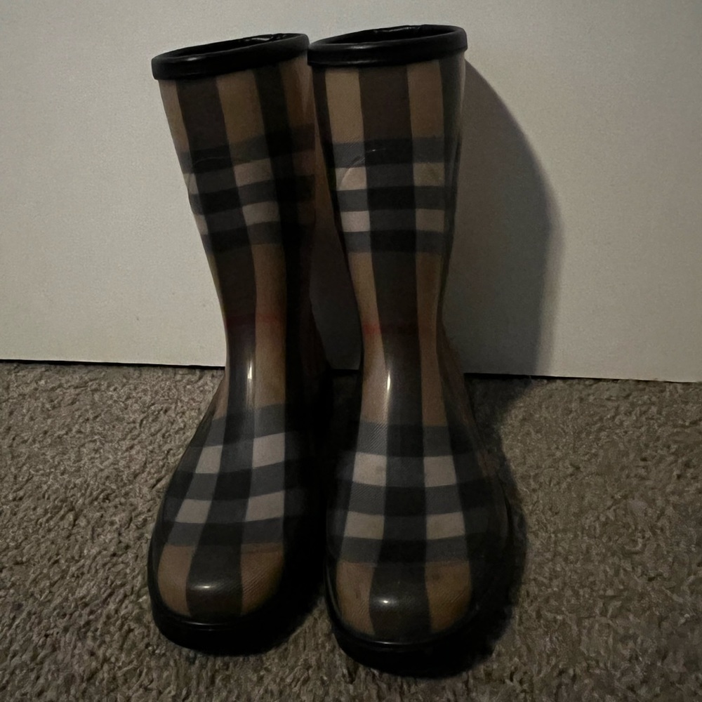 Size 38 Burberry Rain Boot
